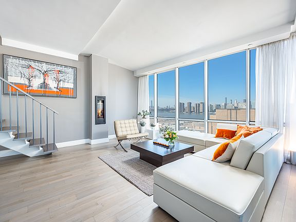 3rd image of 5-19 Borden Ave #11I