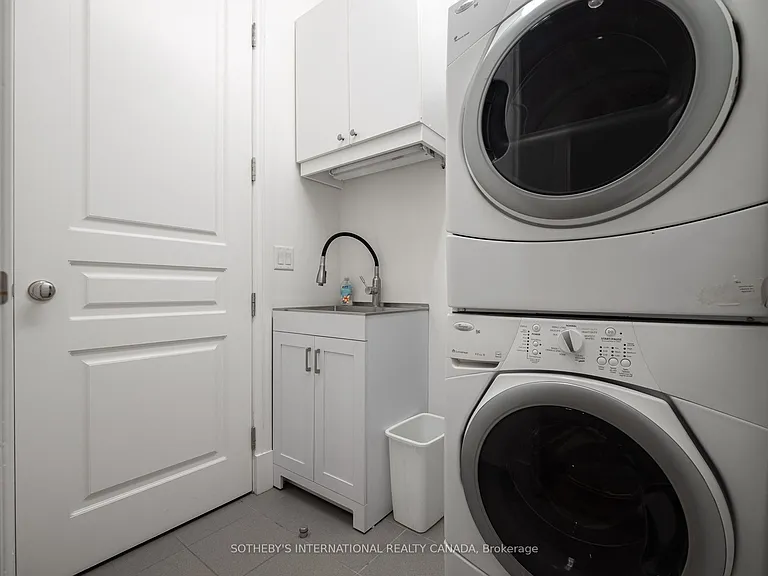 183 Wellington St W #4301 — Photo 17