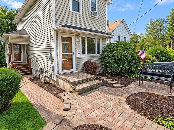 4th image of 412 Foster St