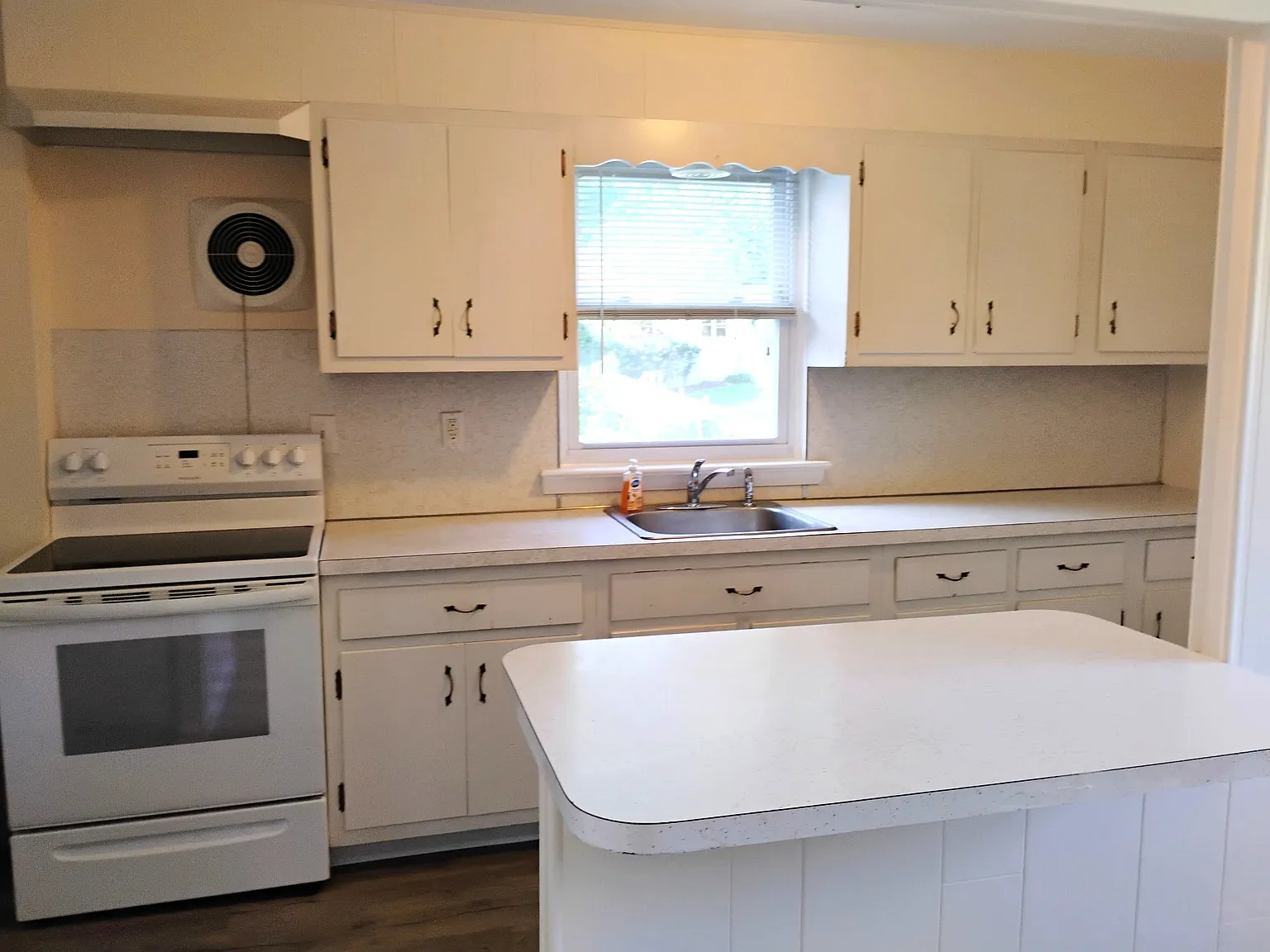 2 bed, 700 sqft, $1,550 — Photo 2