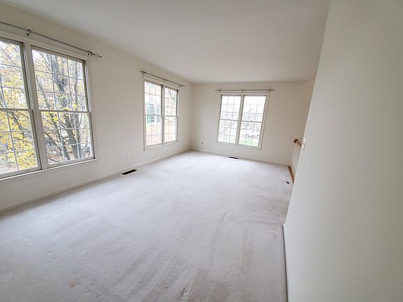 3rd image of 25563 Gwynneth Sq