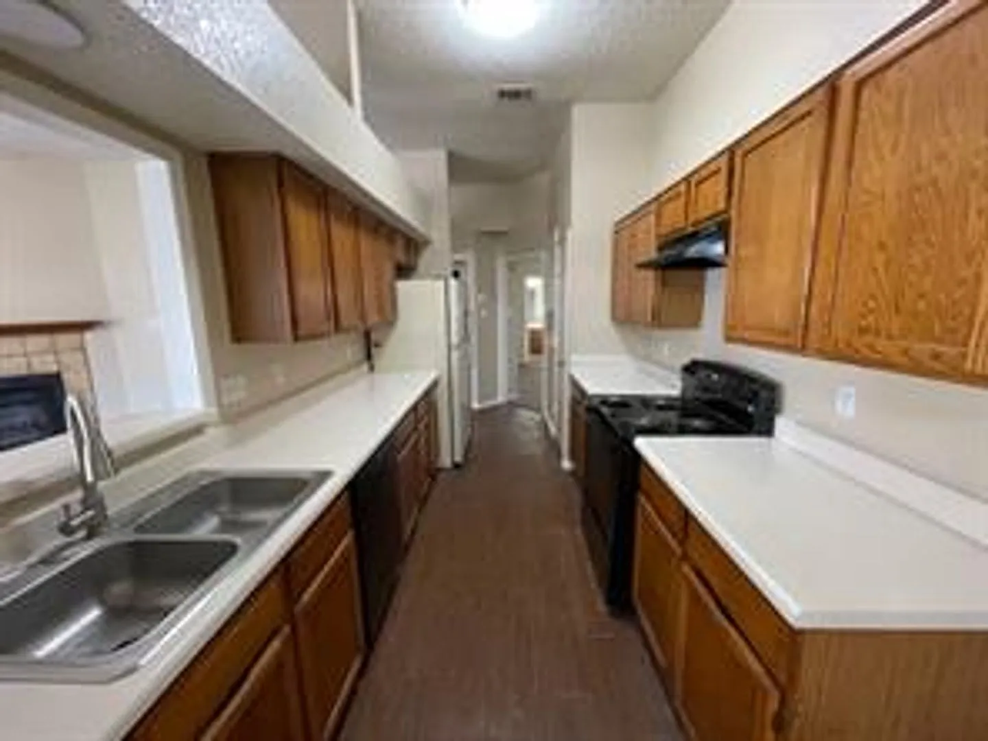 Spacious 2 Bedroom Duplex — Photo 4