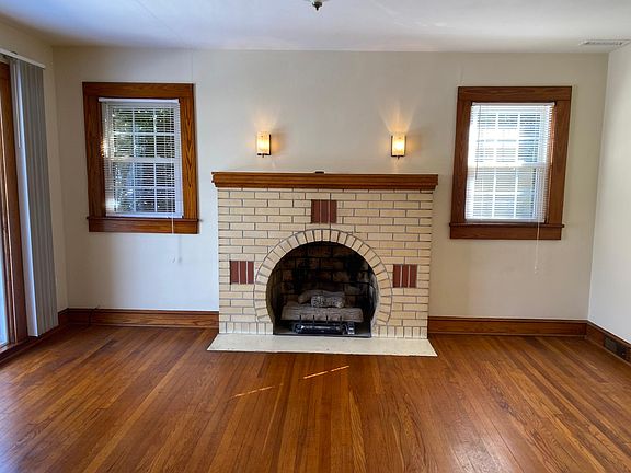 Fireplace with Gas logs !