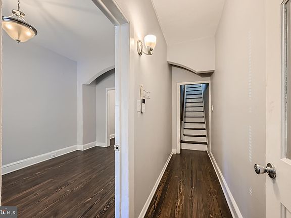 4th image of 518 N Lakewood Ave
