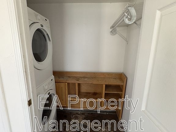 5th image of 1367 Young Ave SW #A