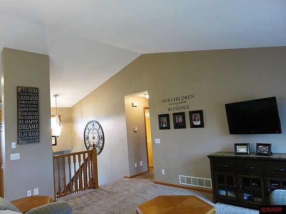 3rd image of 117 Creekside Dr