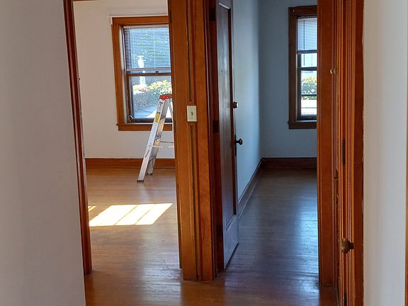 5th image of 2182 Marshall Ave #2