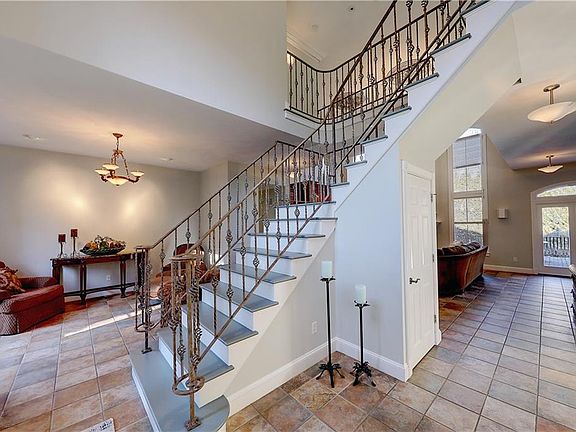 4th image of 23 Fair Oaks Dr