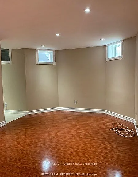 119 Leyburn Ave #BASEMENT — Photo 5