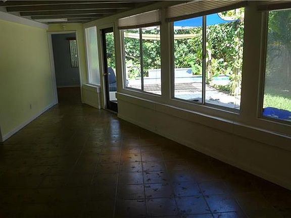 4th image of 634 NE 16th Ave