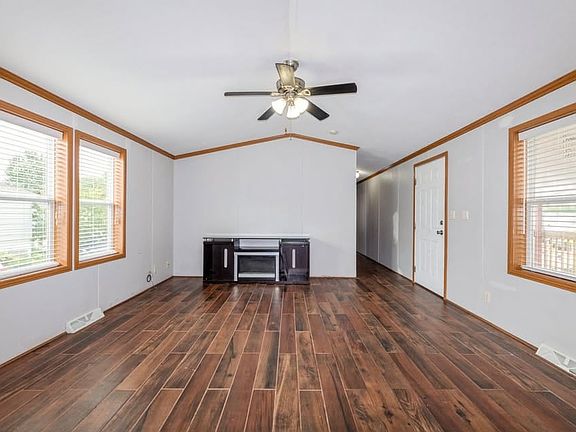 5th image of 922 Highland Dr