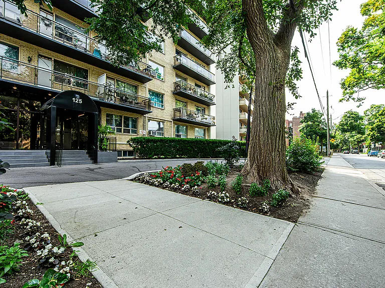 125 Lawton Blvd — Photo 15