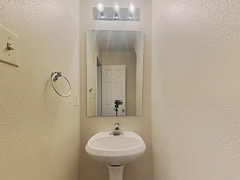 6886 Merritt Ridge Way — Photo 8