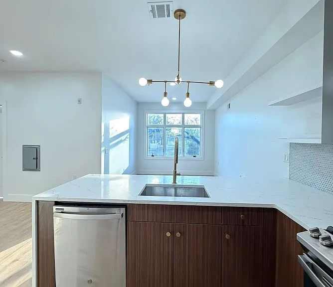 276 Duncan Ave #4D — Photo 5