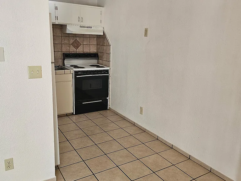 780 Ash St #4 — Photo 3