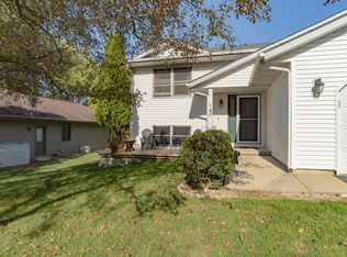 43 King Henry Rd SE, Poplar Grove, IL 61065