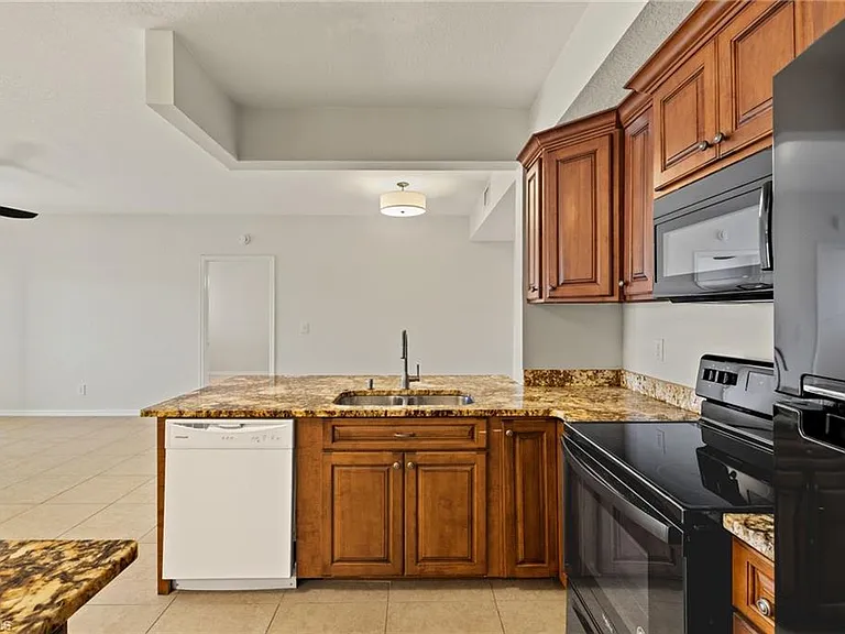 6401 Aragon Way #204 — Photo 10