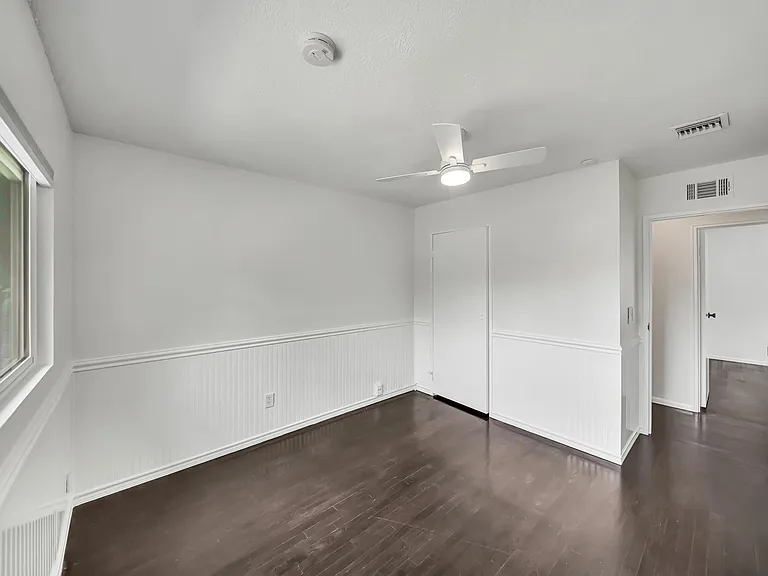 23008 Hamlin St — Photo 29