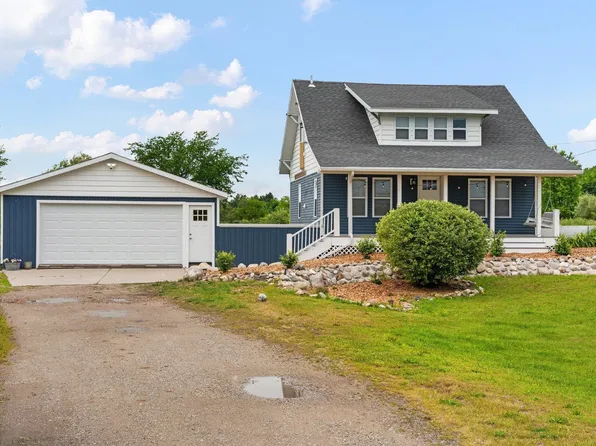 8325 Hawley Rd, Williamsburg, MI 49690