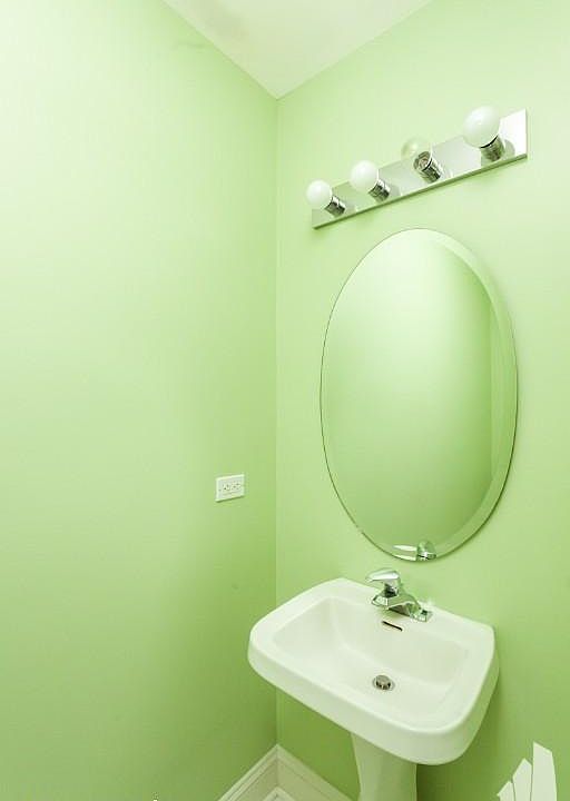1st image of 2330 W Saint Paul Ave #1526