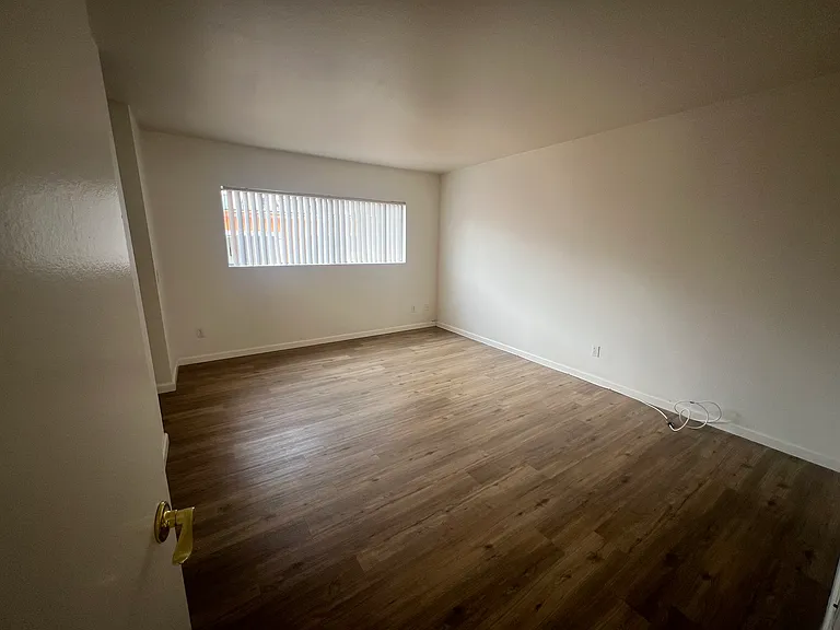 740 N Alfred St #204 — Photo 13