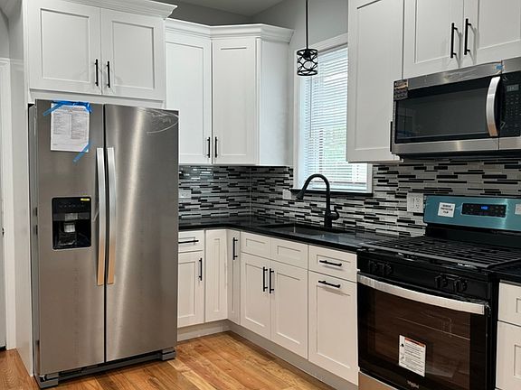 4th image of 6817 S Artesian Ave