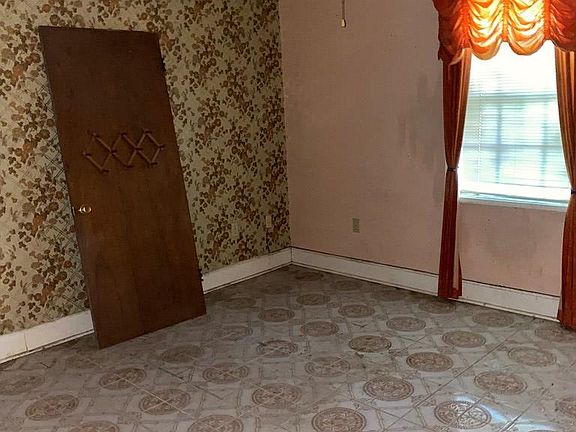 4th image of 1828 Macarthur Dr