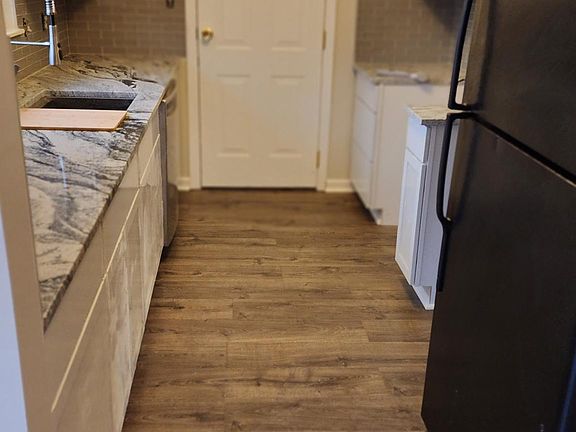 2nd image of 3825 Fieldview Ave