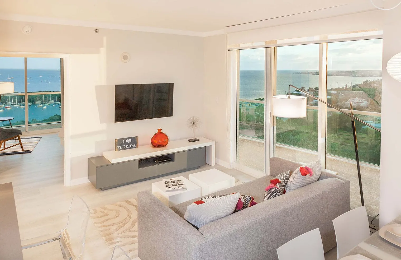 1 bed, 1.0 bath, 699 sqft, $9,992 — Photo 1