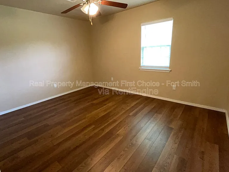 16 Charmont Dr — Photo 24