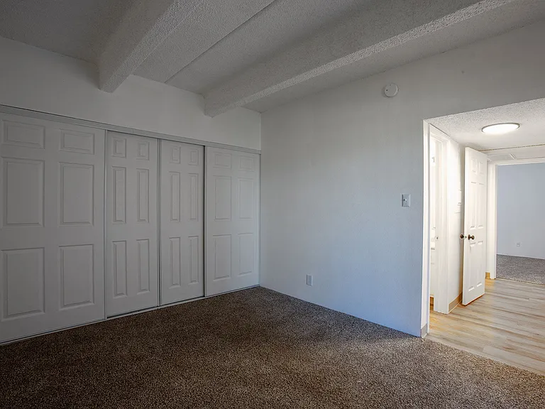 Los Altos Towers — Photo 25