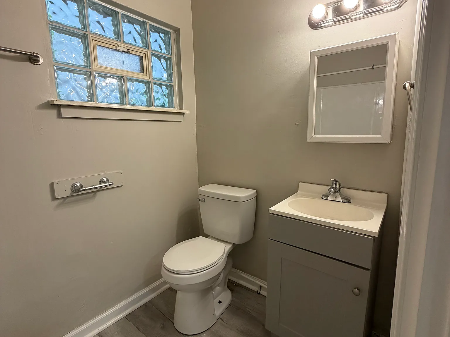 4308 E Main St — Photo 2