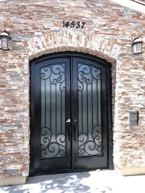 1st image of 14537 Archwood St APT 101