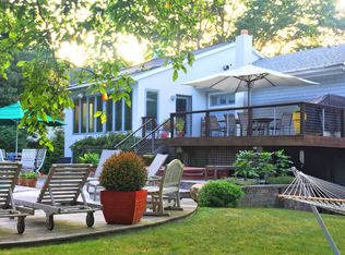 17 S Peninsula Dr, Hampton Bays, NY 11946