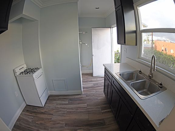 4th image of 4517 1/2 Willow Brook Ave