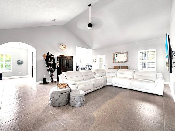 3rd image of 214 Whispering Lake Dr