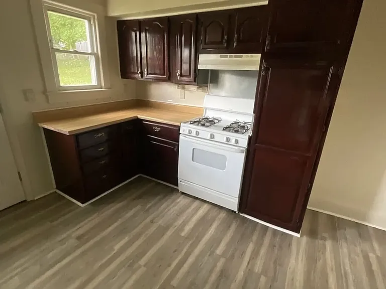125 Linden Ave #1 — Photo 3