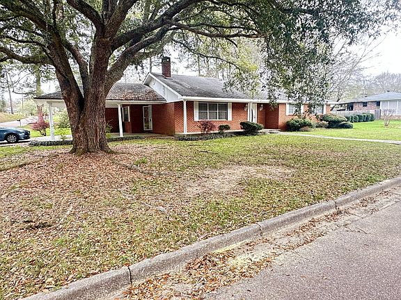 2nd image of 901 Sunset Cir