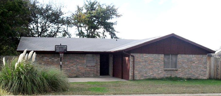 1st image of 712 Joe Morse Dr