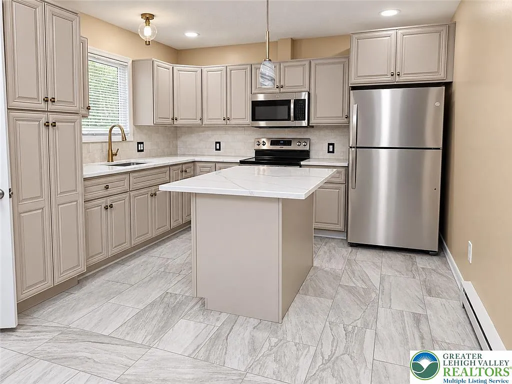 2 bed, 1.5 bath, 960 sqft, $1,800 — Photo 3