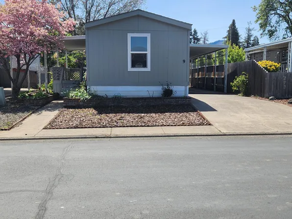 4729 S Pacific Hwy Unit 9, Phoenix, OR 97535