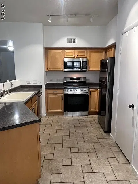 2 bed, 2.0 bath, 1188 sqft, $1,550 — Photo 2