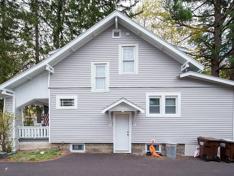 10 Glendale Ave — Photo 30