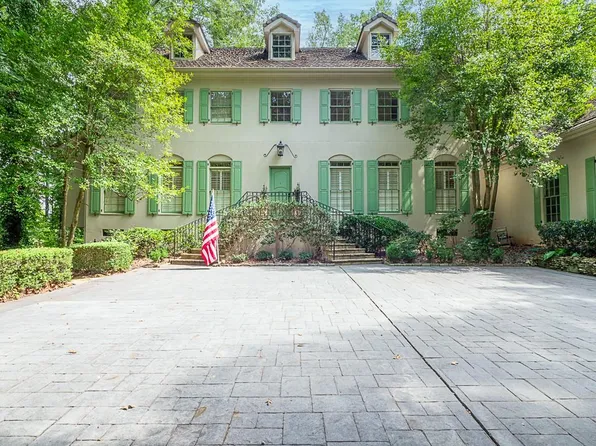 945 Buckingham Cir NW, Atlanta, GA 30327