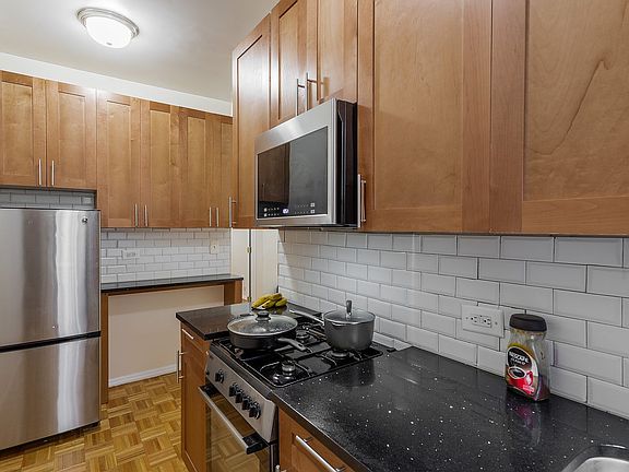 4th image of 501 E 78th St APT 4D