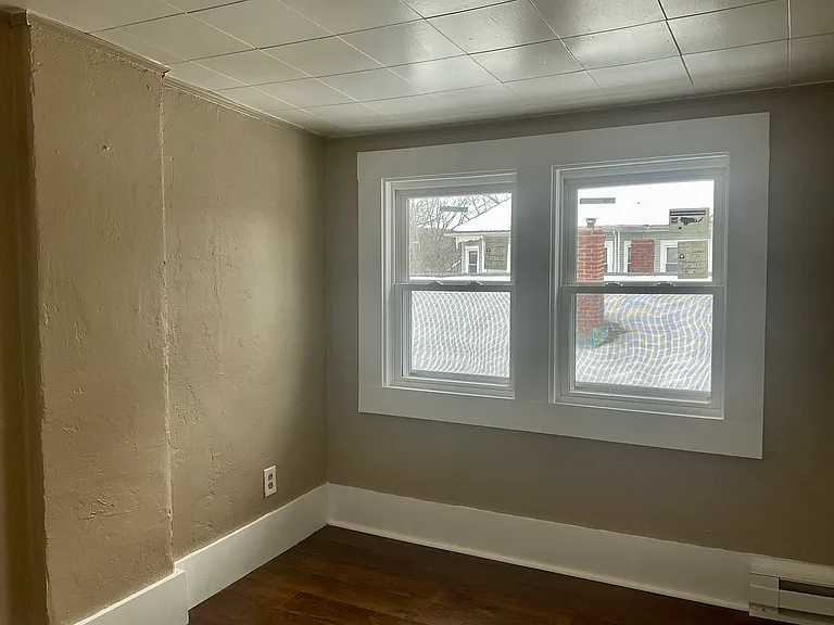 132 Everett St — Photo 6
