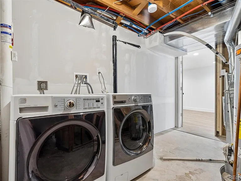 363 S Ivy St — Photo 19