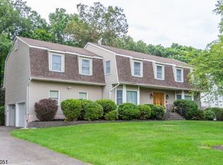 23 Robin Dr, Oak Ridge, NJ 07438