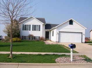 904 Vista Ridge Dr, Mount Horeb, WI 53572