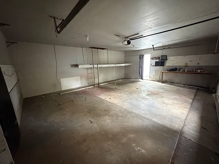 3950 Riverside Dr — Photo 26